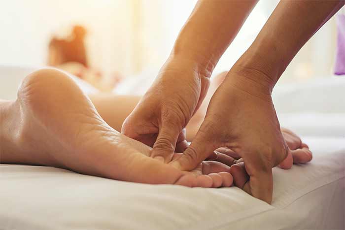 سلامتی ماساژ نقطه قلب در کف پا