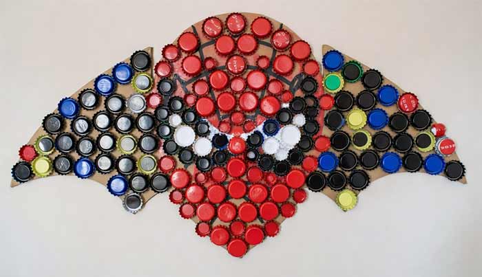 تابلو دیواری superhero از درب بطری‌ها